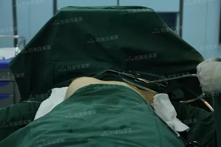 44歲身材傲人完爆20歲少女？這樣的胸女生都羨慕！